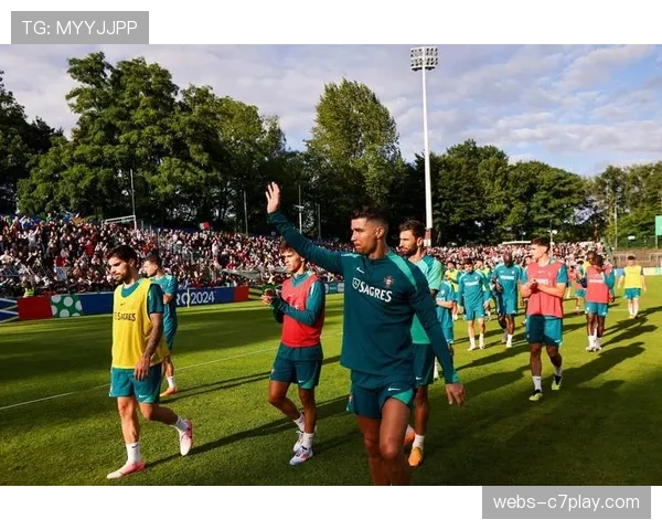 球迷研究：调查报告显示，边路精彩过人集锦是社媒最受欢迎内容