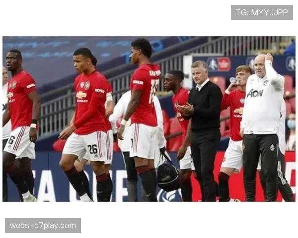 战术板：国米如何用三中卫体系限制住阿森纳的边路进攻